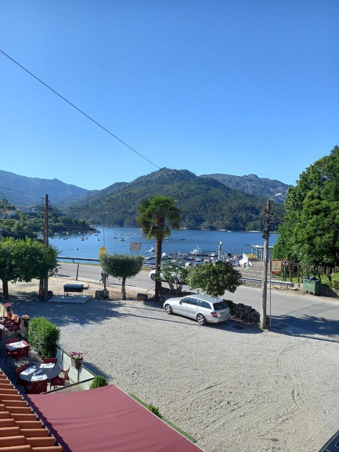 Sobreiro Apartamentos Rio Caldo Esterno foto