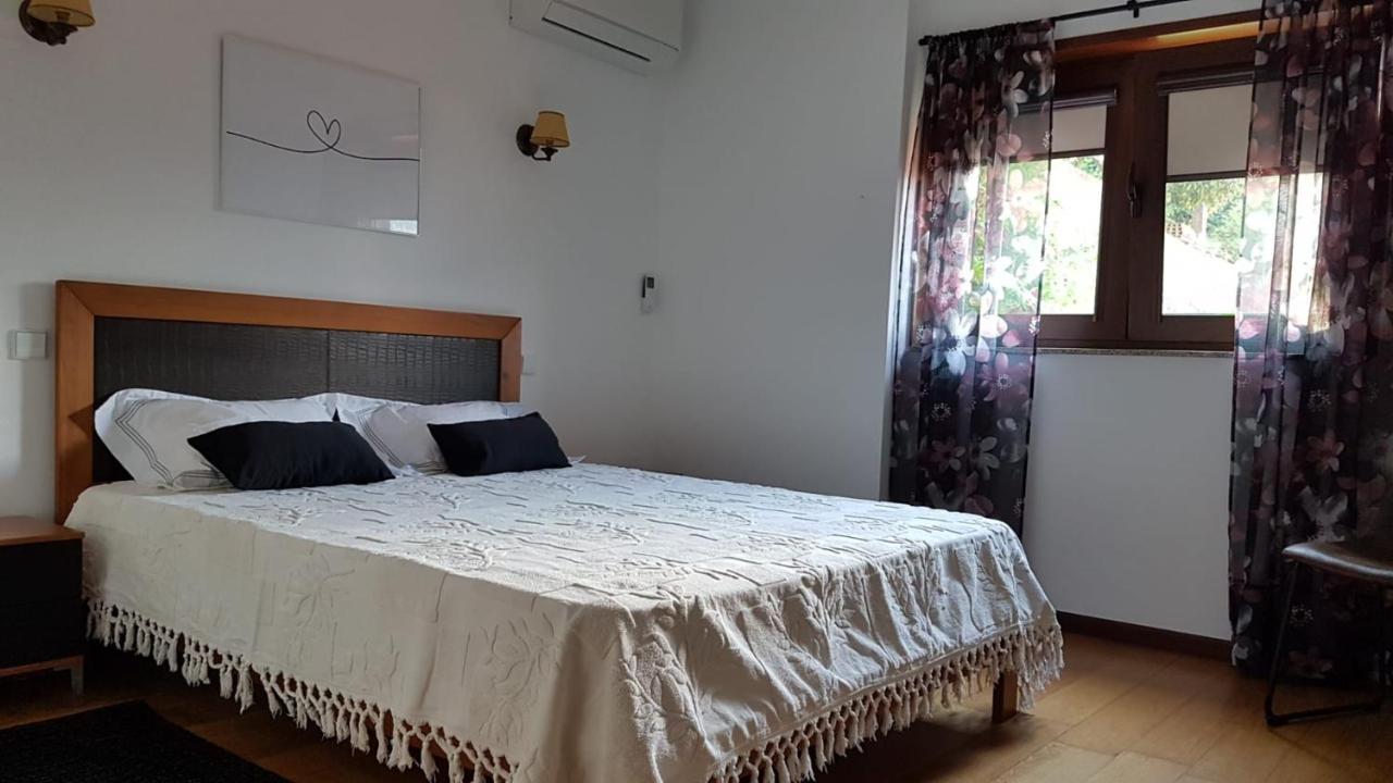 Sobreiro Apartamentos Rio Caldo Esterno foto