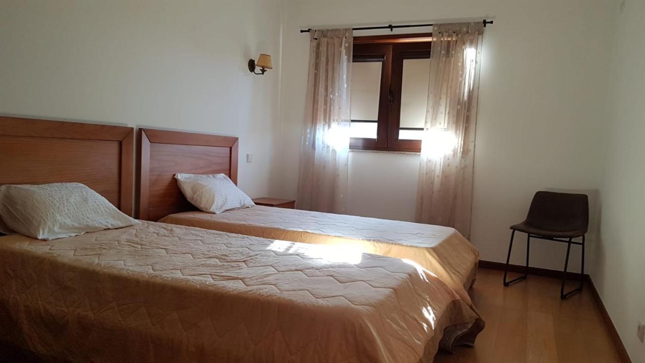 Sobreiro Apartamentos Rio Caldo Esterno foto
